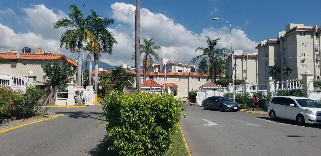 CYPRESS AVENUE, KINGSTON Kingston & St. Andrew Kingston 8 — photo 1