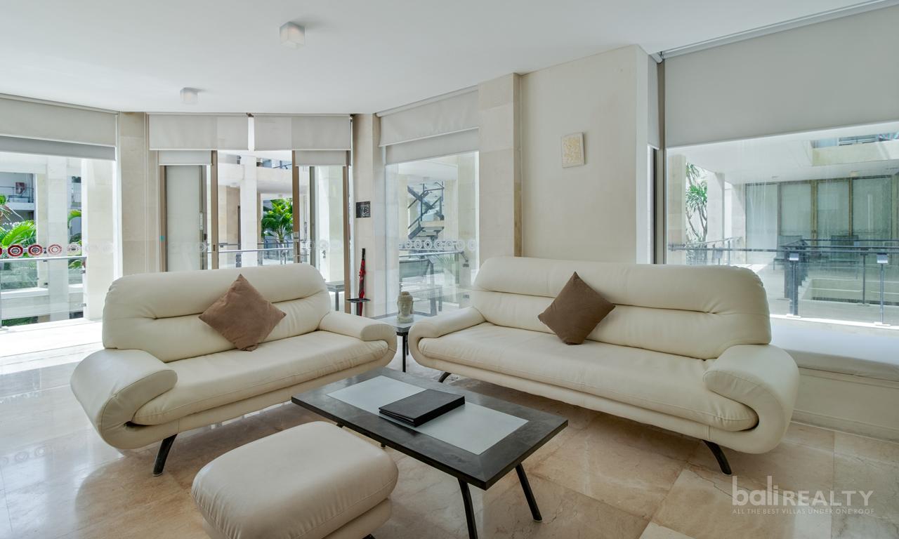 Super Spacious 1 Bedroom Apartment Located on the Beachfront at Double Six Beach, Legian — photo 3