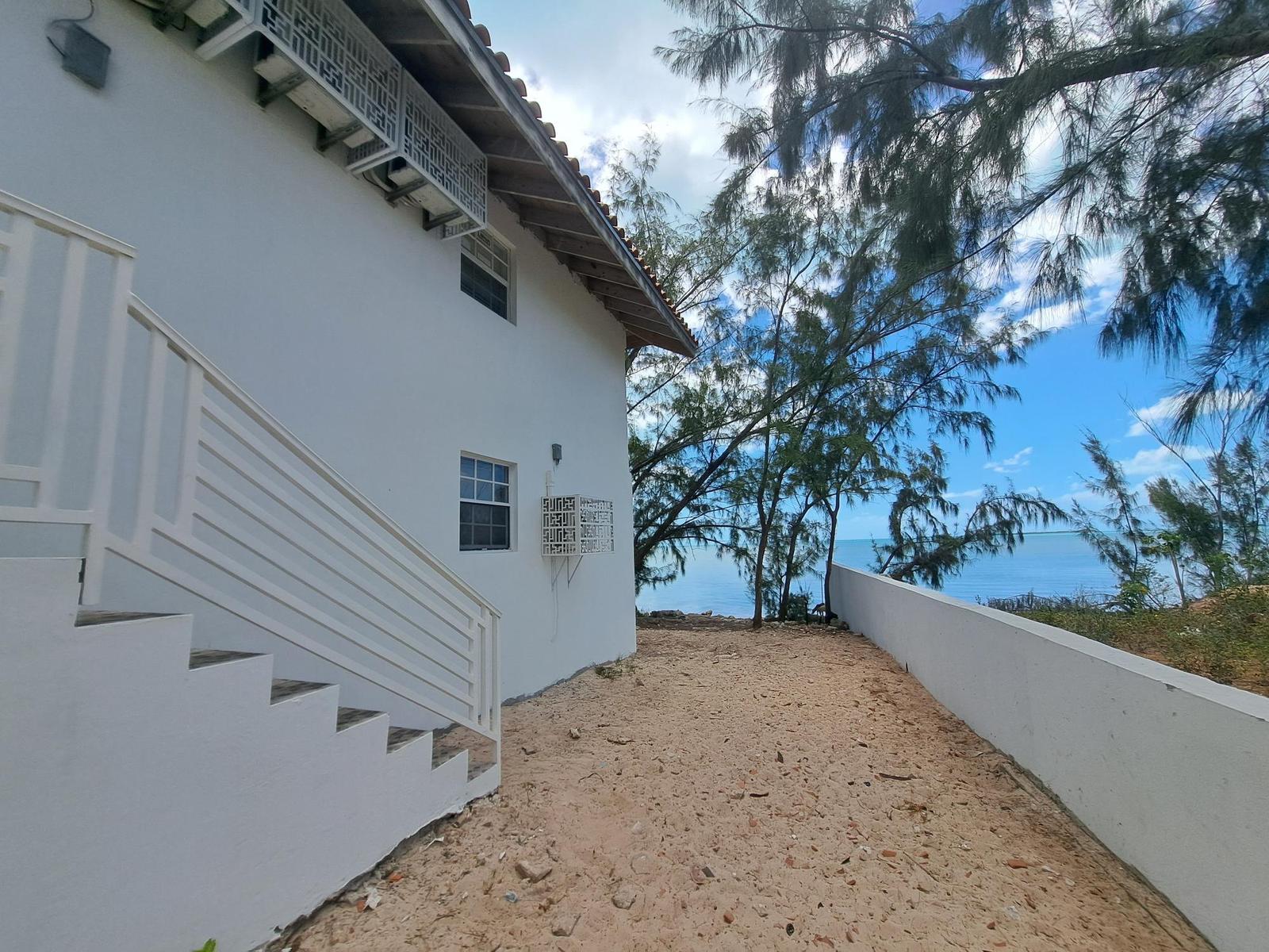 BEACHFRONT APARTMENTS — photo 4