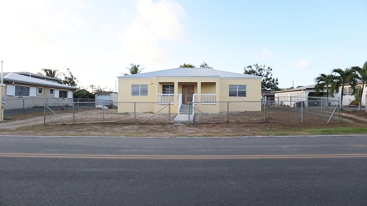 New Listing Residential Strawberry Hill QU — photo 2