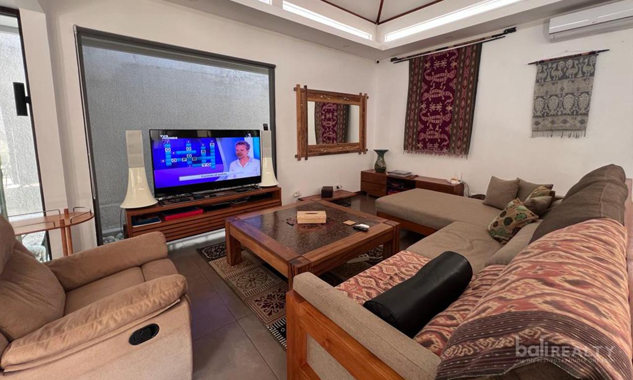 Modern Classic Three-Bedroom Villa in a Strategic Location of Kerobokan with Long Lease — photo 5