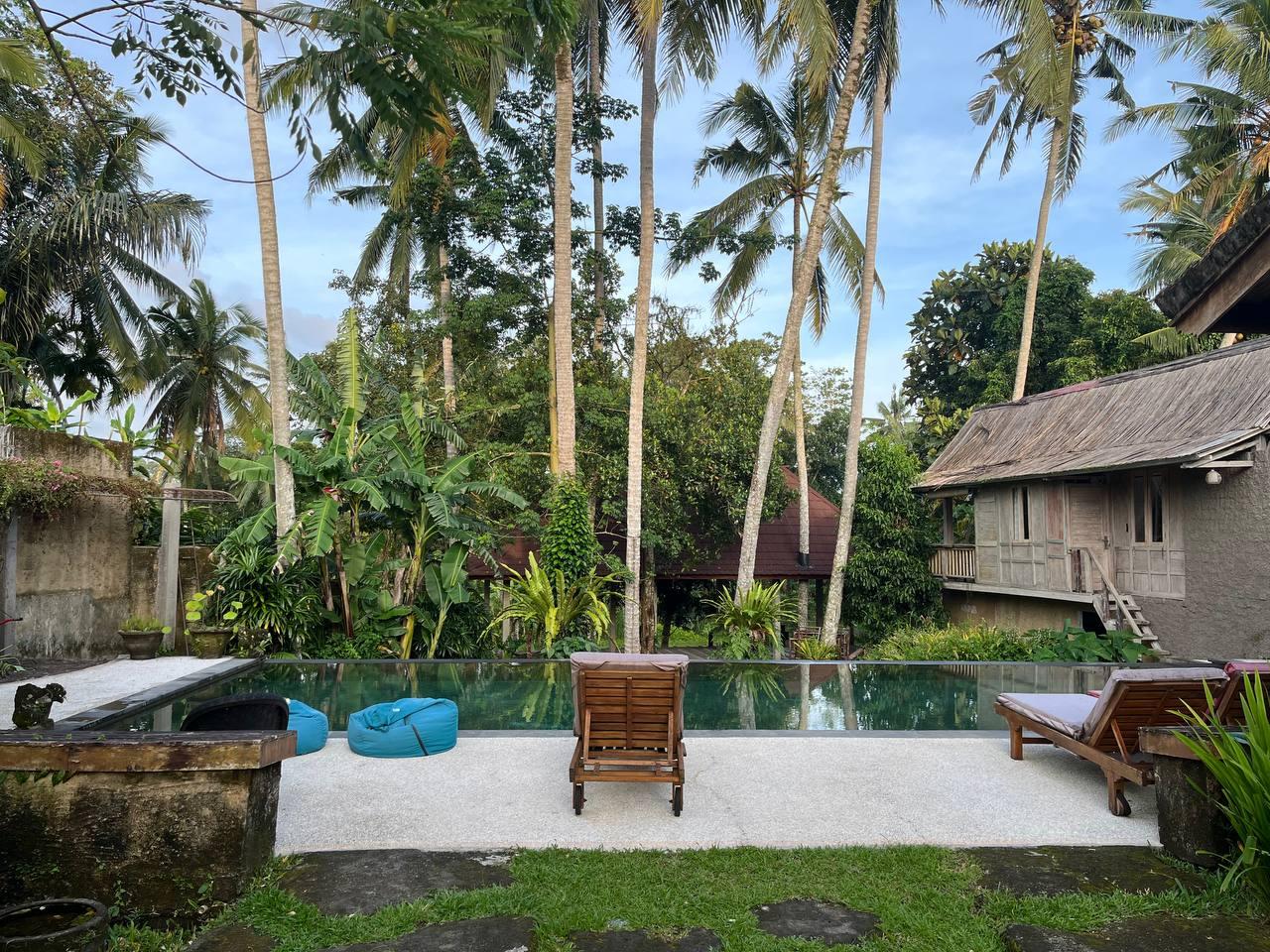 Guesthouse in Bali with pools and restaurant — photo 1
