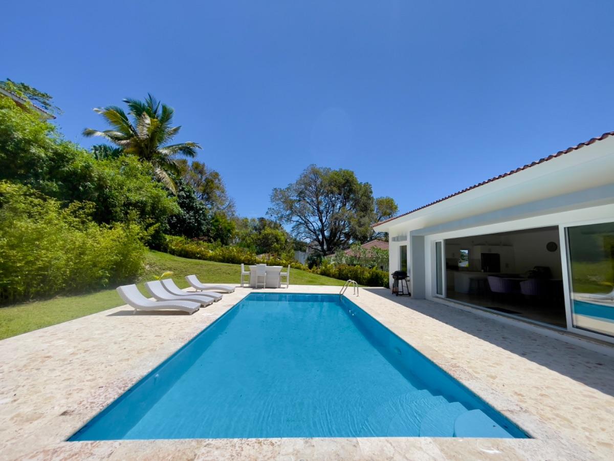 Contemporary Tropical Villa with Resort-Style Living | 2022 Build — photo 3