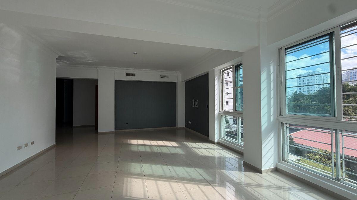 3-bedroom apartment in Evaristo Morales, Santo Domingo — photo 3