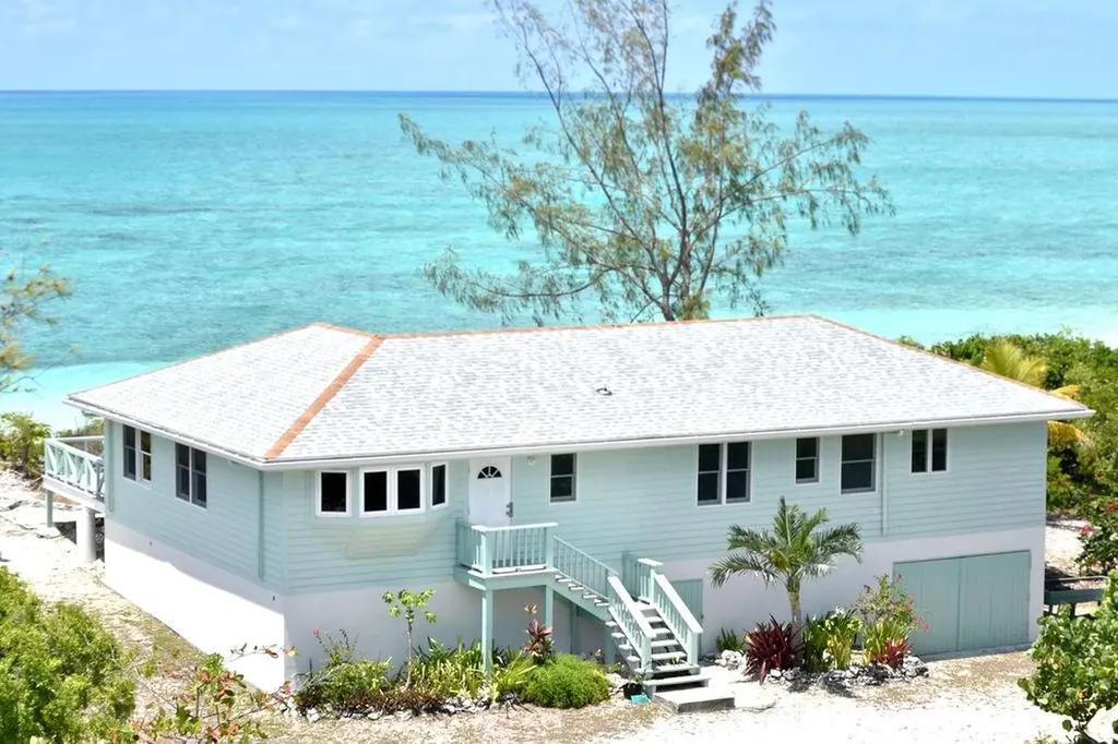 3-bedroom beachfront villa in Pigeon Cay — photo 2