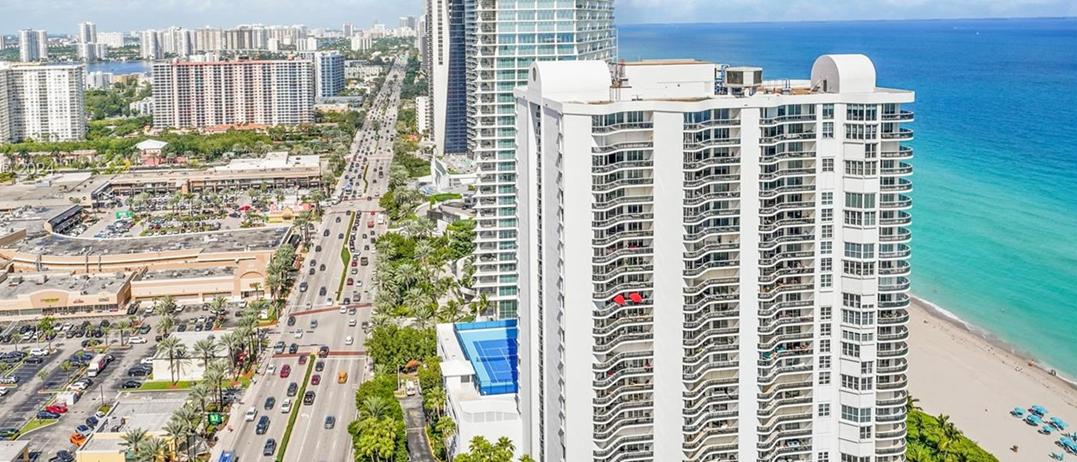 Sunny Isles Beach Beachfront 2BR Condo — photo 2