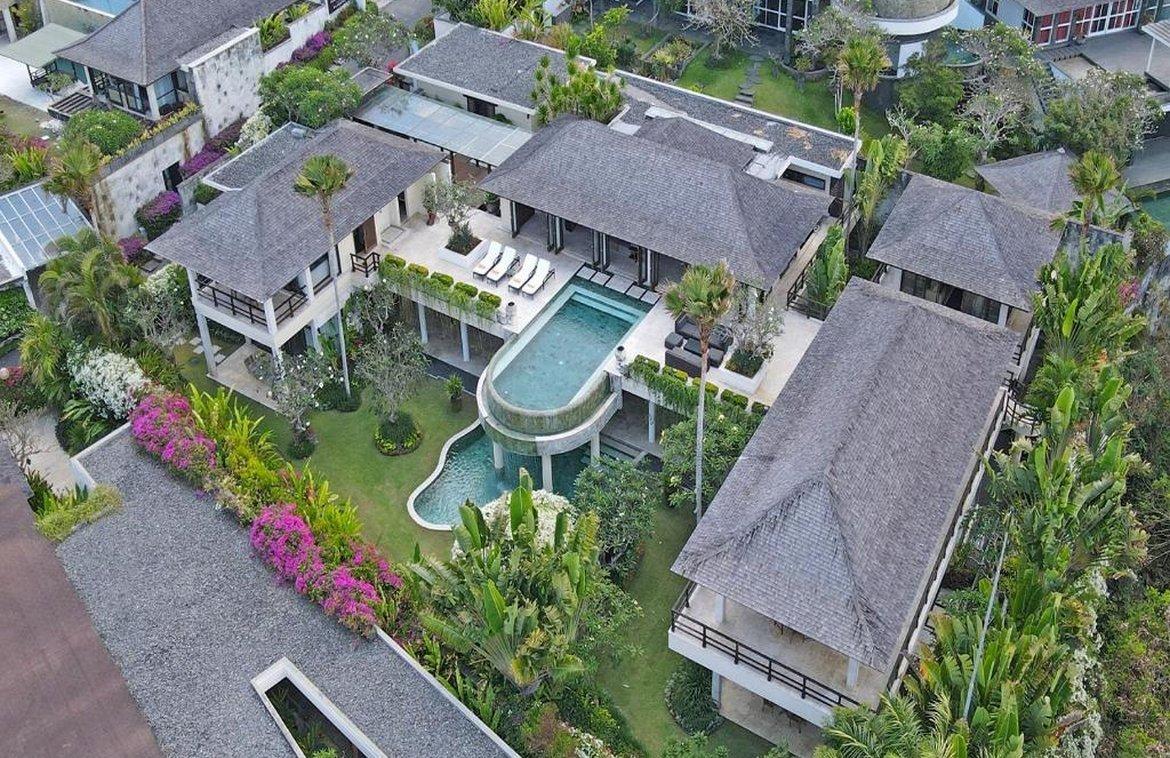 Luxury Cliffside Living: Exquisite 6-Bedroom Villa with Panoramic Ocean Views in Bukit South, Bali, Indonesia — photo 1