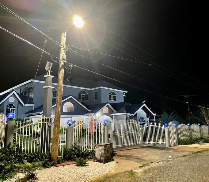 May Pen 5BR Home In Jamaica — photo 2
