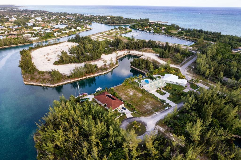 4 Bedroom Residence for sale - KING CIRCLE in Grand Bahama, The Bahamas — photo 3