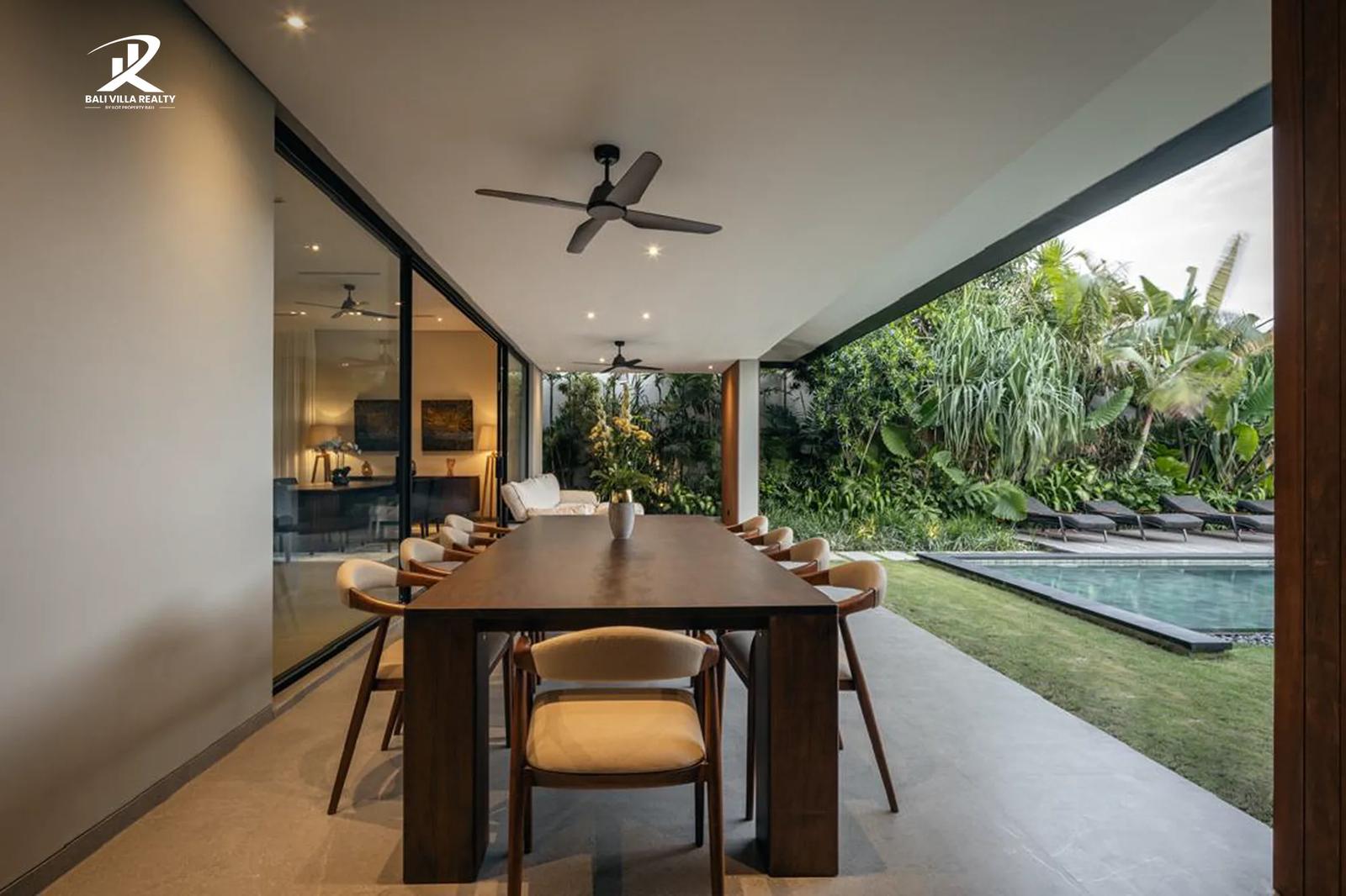 6 bedroom Villa for sale (Leasehold) — Luxury 6BR Leasehold Tropical Architectural Villa in Umalas. — photo 1