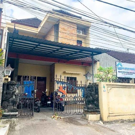 14 bedroom apartment in Denpasar — photo 1