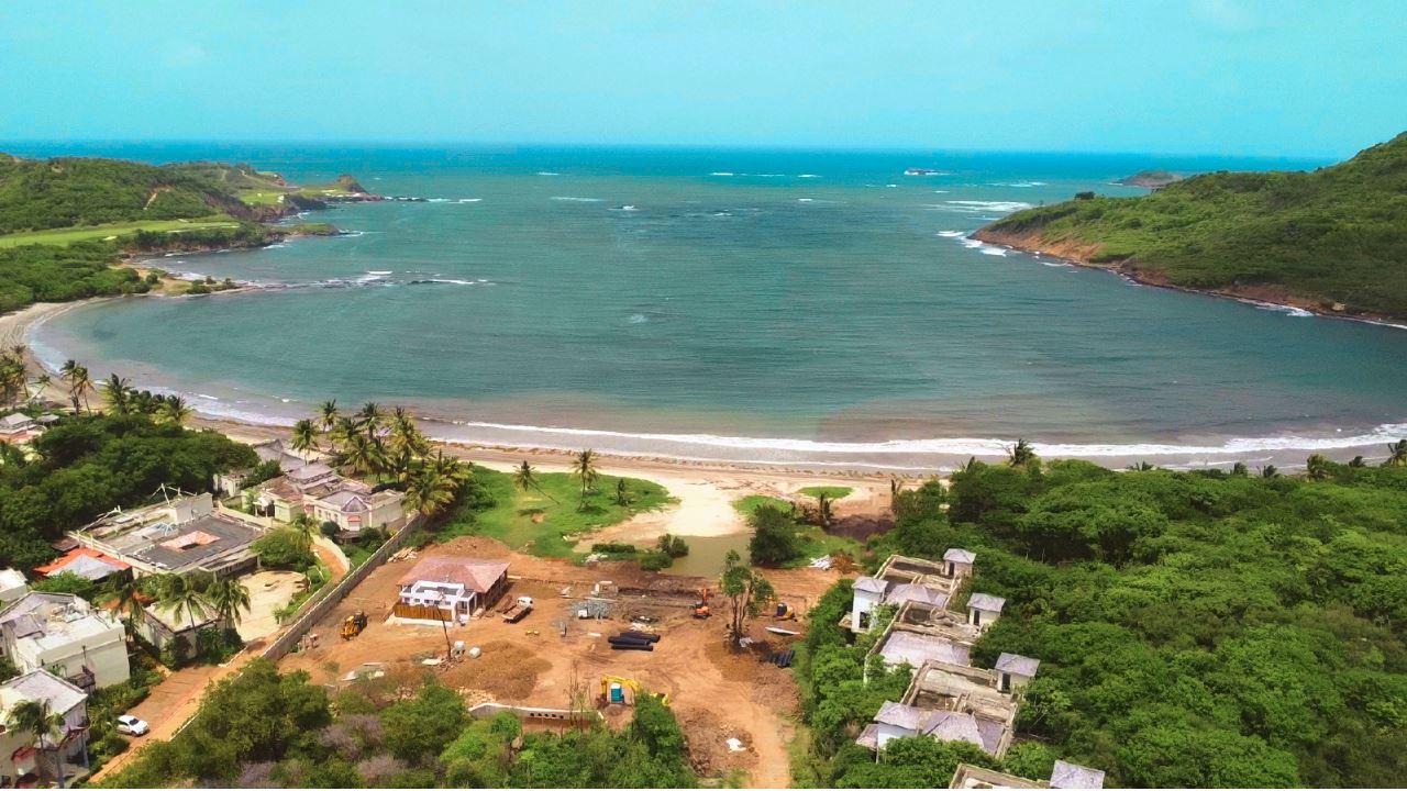 Serene Oasis Near Cas en Bas Beach: Dream house location! — photo 4