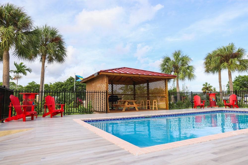 5 Bedroom Apartment for sale - 13-14 MIDSHIPMAN ROAD, Grand Bahama — photo 1
