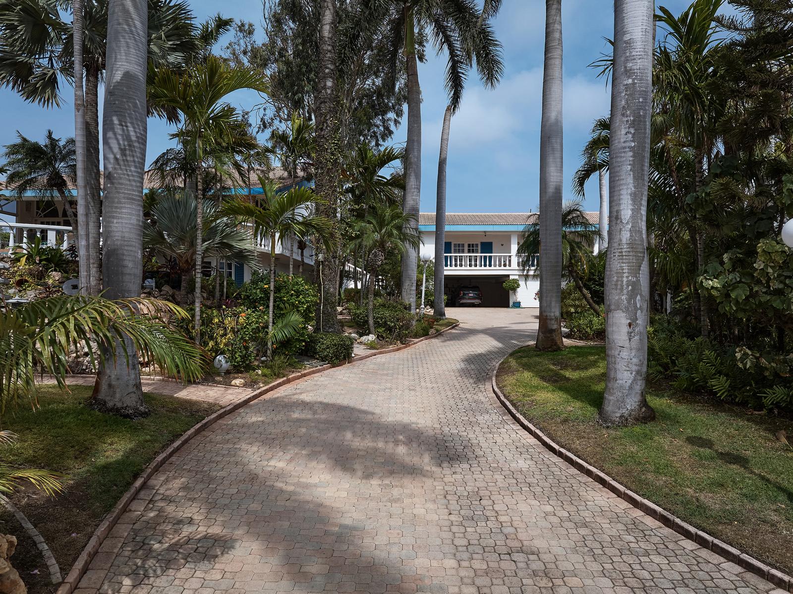 7 Bedroom Luxury Home for Sale, Boegoeroei, Noord, Aruba — photo 3