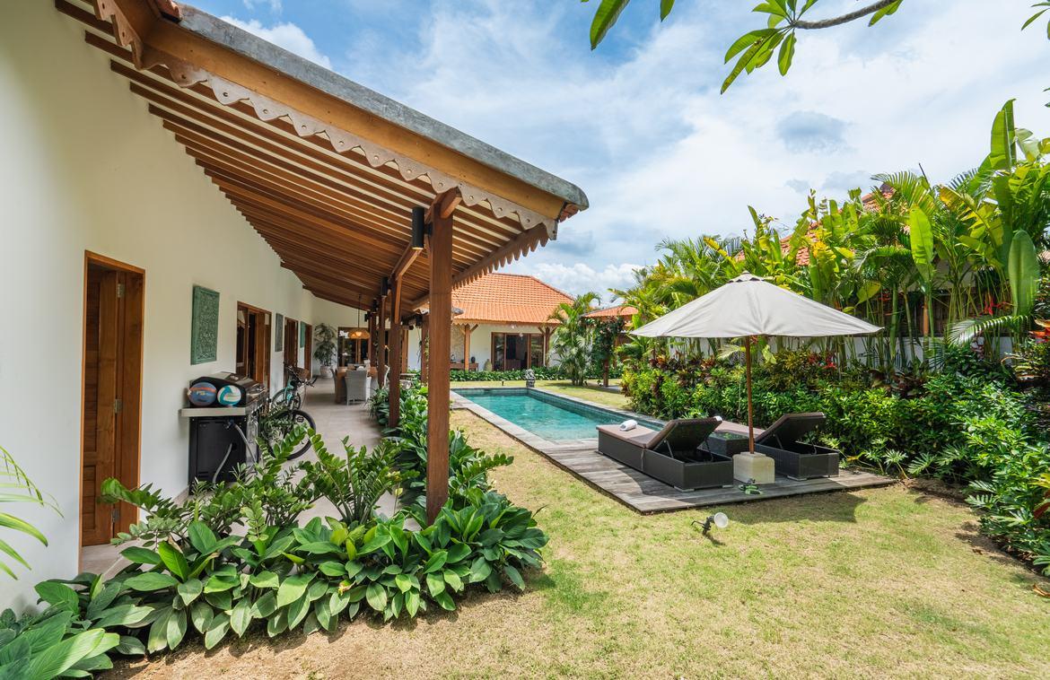 Spacious and tranquil 4-bedroom villa in Buduk in Canggu, Bali, Indonesia — photo 2