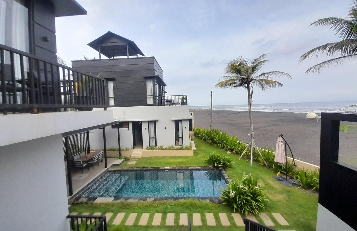 Absolute Beachfront Freehold Villa with Ocean Views in Saba — photo 1
