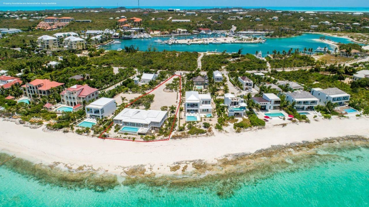 4-bedroom villa in Turtle Cove, Turks and Caicos Islands — photo 2