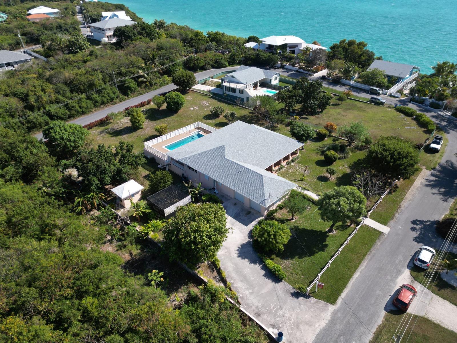 Spacious Home Russell Island, Spanish Wells — photo 1
