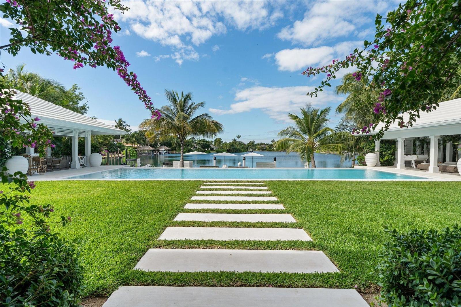 7 Bedroom Residence for Sale on Columbia Road, Nassau — photo 2