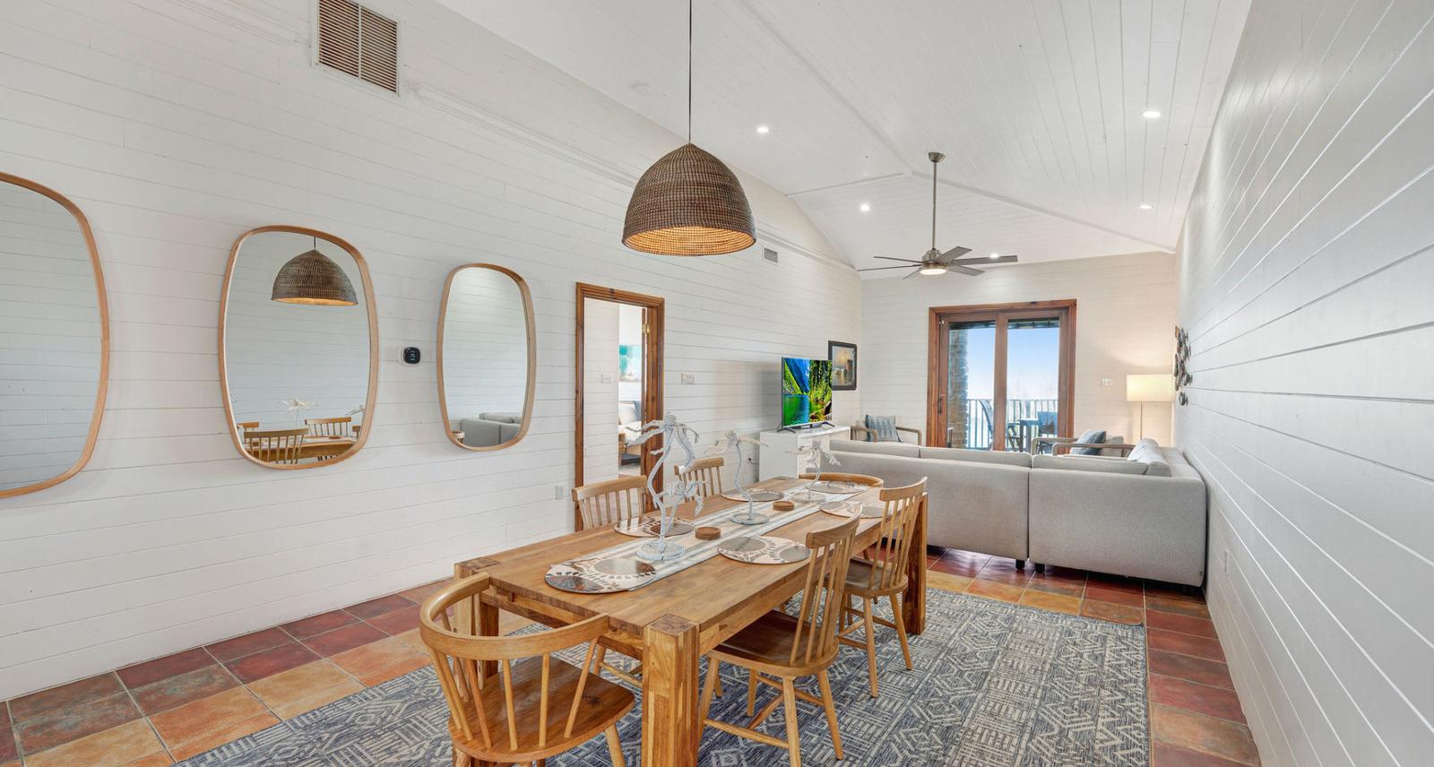 Freehold Top-Floor Condo with Caribbean Sea Views — photo 5