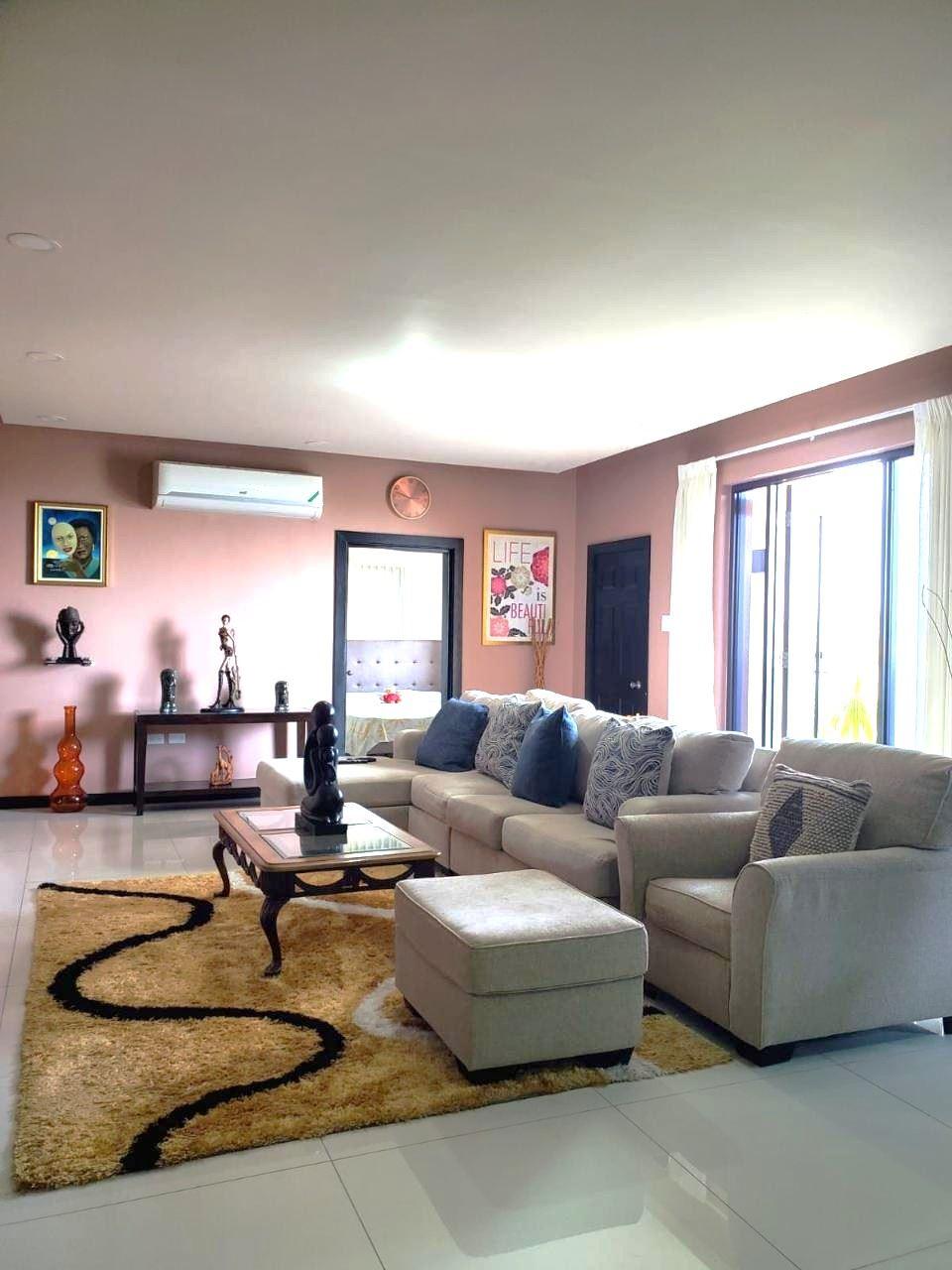 3 Bedroom Penthouse with City and Mountain Views — photo 5