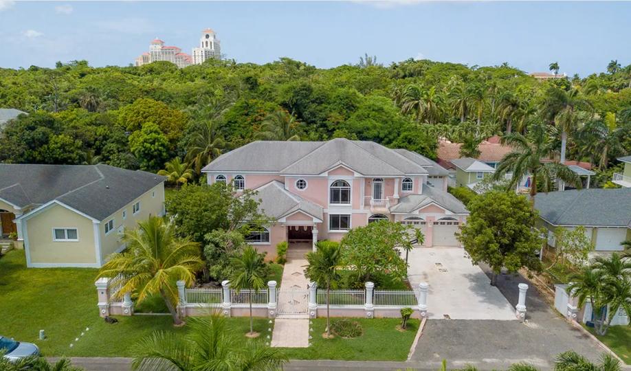 Skyline Lakes 5BR Near Baha Mar Resort — photo 1