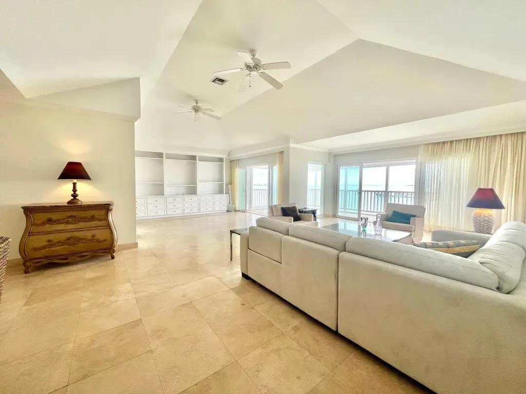 2-bedroom penthouse in Cable Beach — photo 4