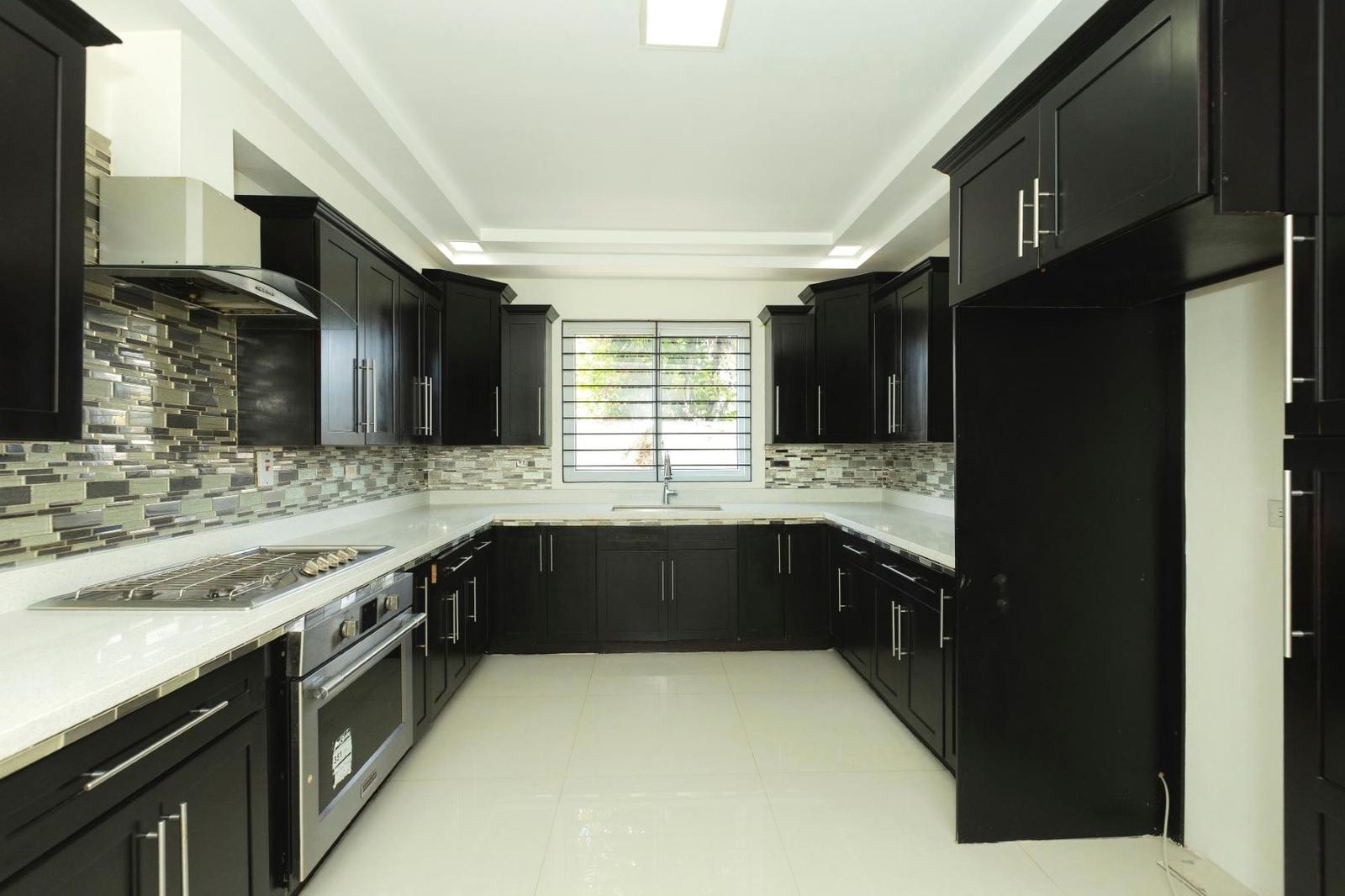 6 Bedroom Townhouse for Sale, Dillsbury Avenue, Jacks Hill, Kingston 7, Jamaica — photo 5