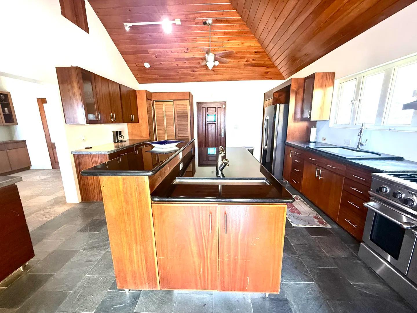 4 Bed 4 Bath Villa in Yellow Cliff/Hope & Carton — photo 4