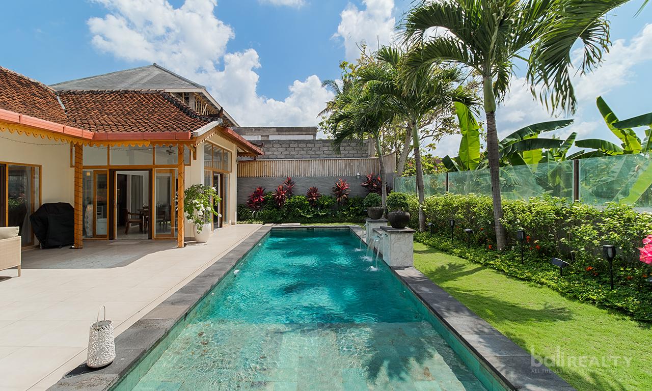 Idyllic Traditional Three-Bedroom Villa with Rice Field Views in Padang Tawang, Canggu — photo 4