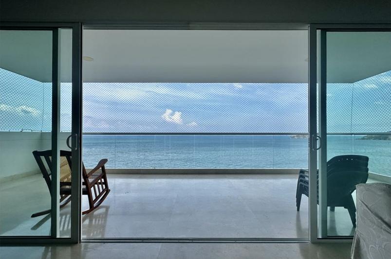 Rodadero Modern Beachfront 3BR Condo — photo 3