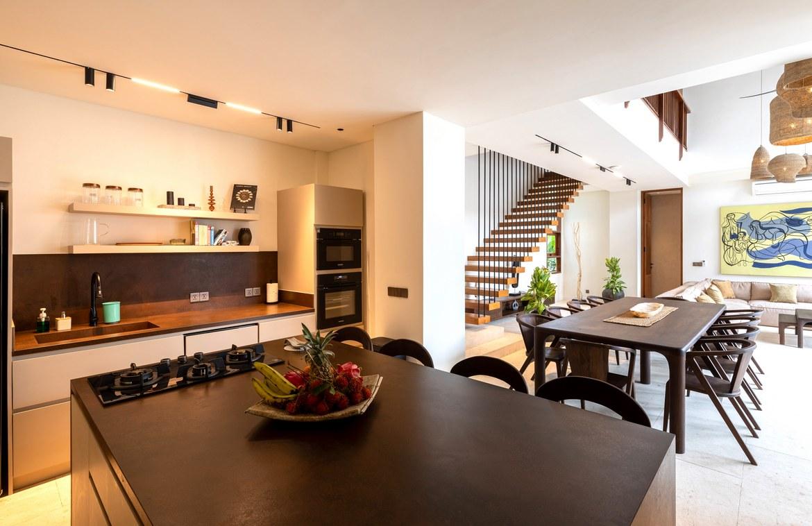 Spacious 6-Bedroom Tropical Contemporary Villa Near Nyanyi Beach — photo 5