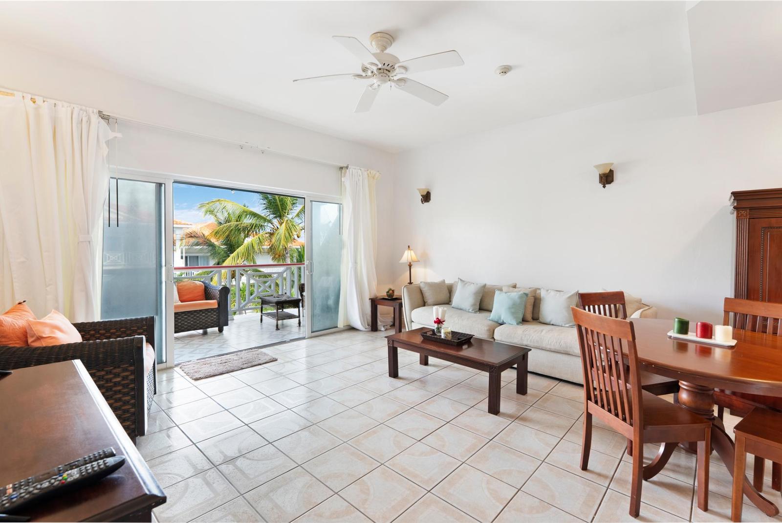 Queen Angel Resort Penthouse Studio Condo with Ocean & Marina Views — photo 4