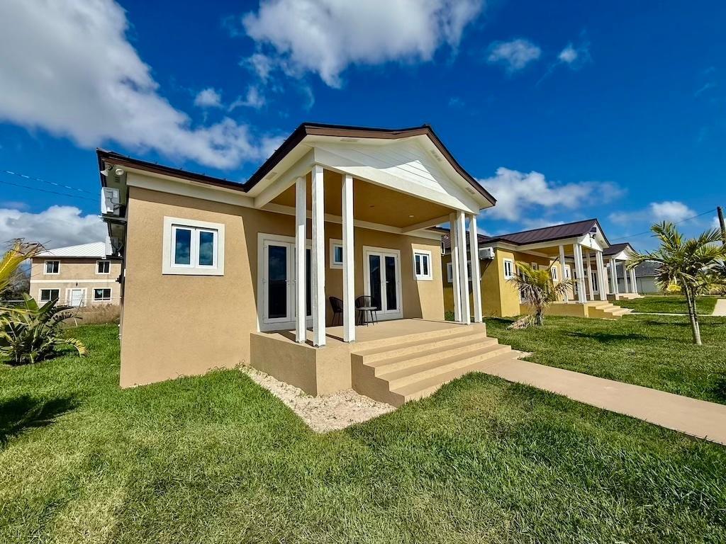 2 bedroom Residence for sale — SILVER COIN LANE #7 in Grand Bahama, The Bahamas. — photo 1