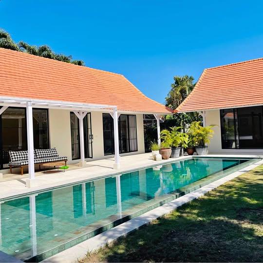 Villa for sale in Berawa, Badung — photo 1