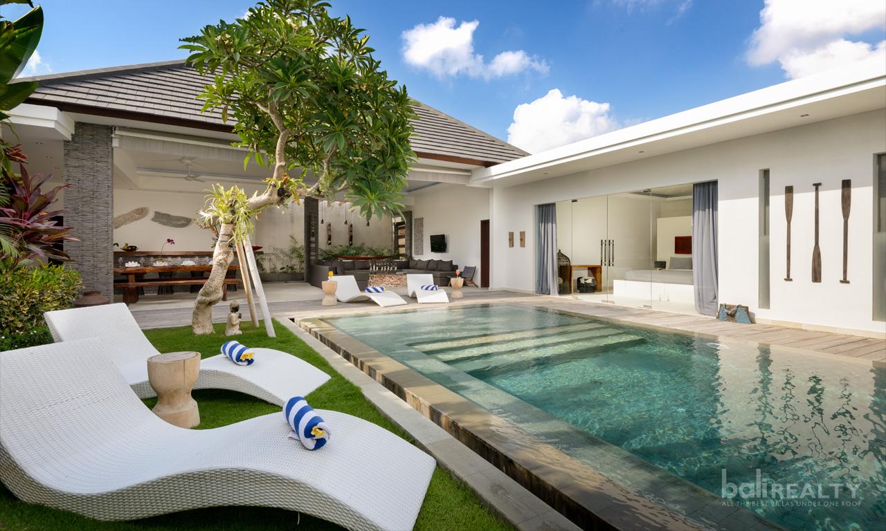Tropical 3 Bedroom Seminyak Pool Villa with Extra-long Lease in 24 hr Security Complex-2364 — photo 1