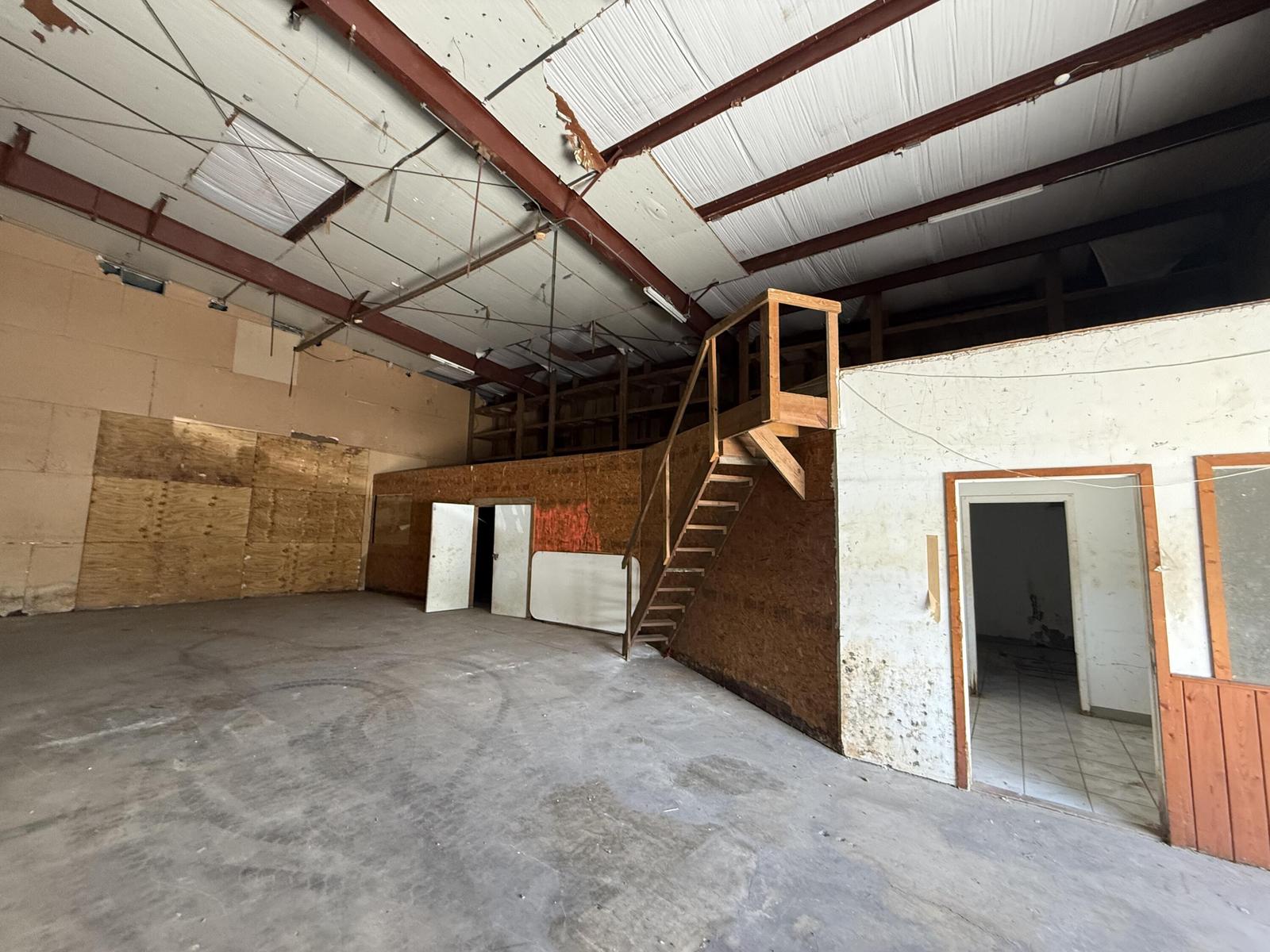 Commercial Warehouse for Sale in St. Thomas — photo 1