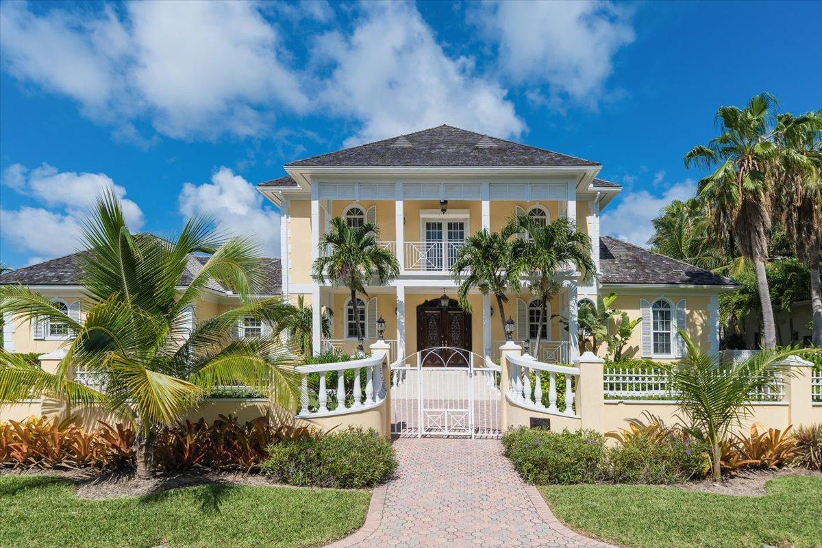 5 Bedroom Residence in Ocean Club Estates, Nassau, The Bahamas — photo 1