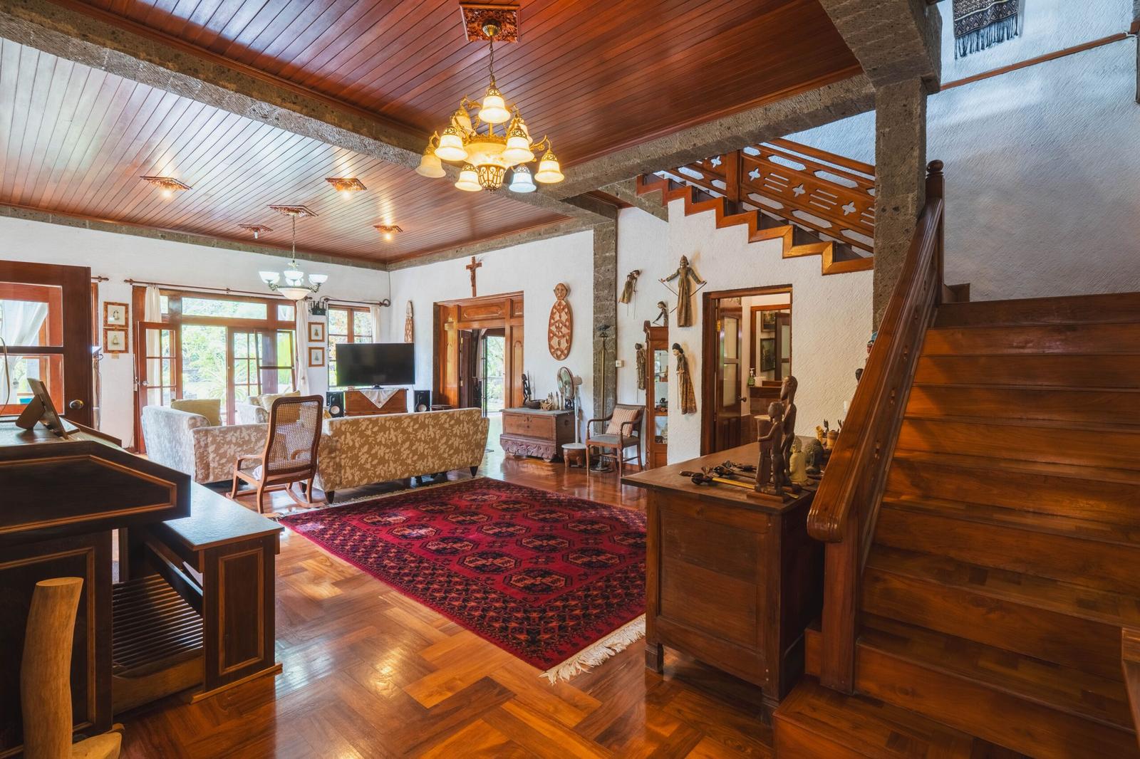 6-bedroom villa in Kerobokan, freehold traditional wooden art villa — photo 5