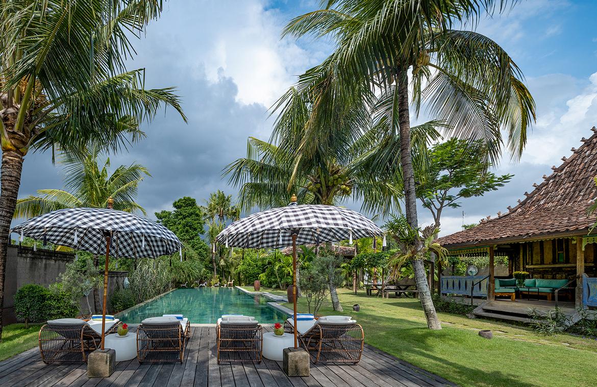 6 bedroom villa for sale in Kerobokan, Bali, Indonesia — photo 2