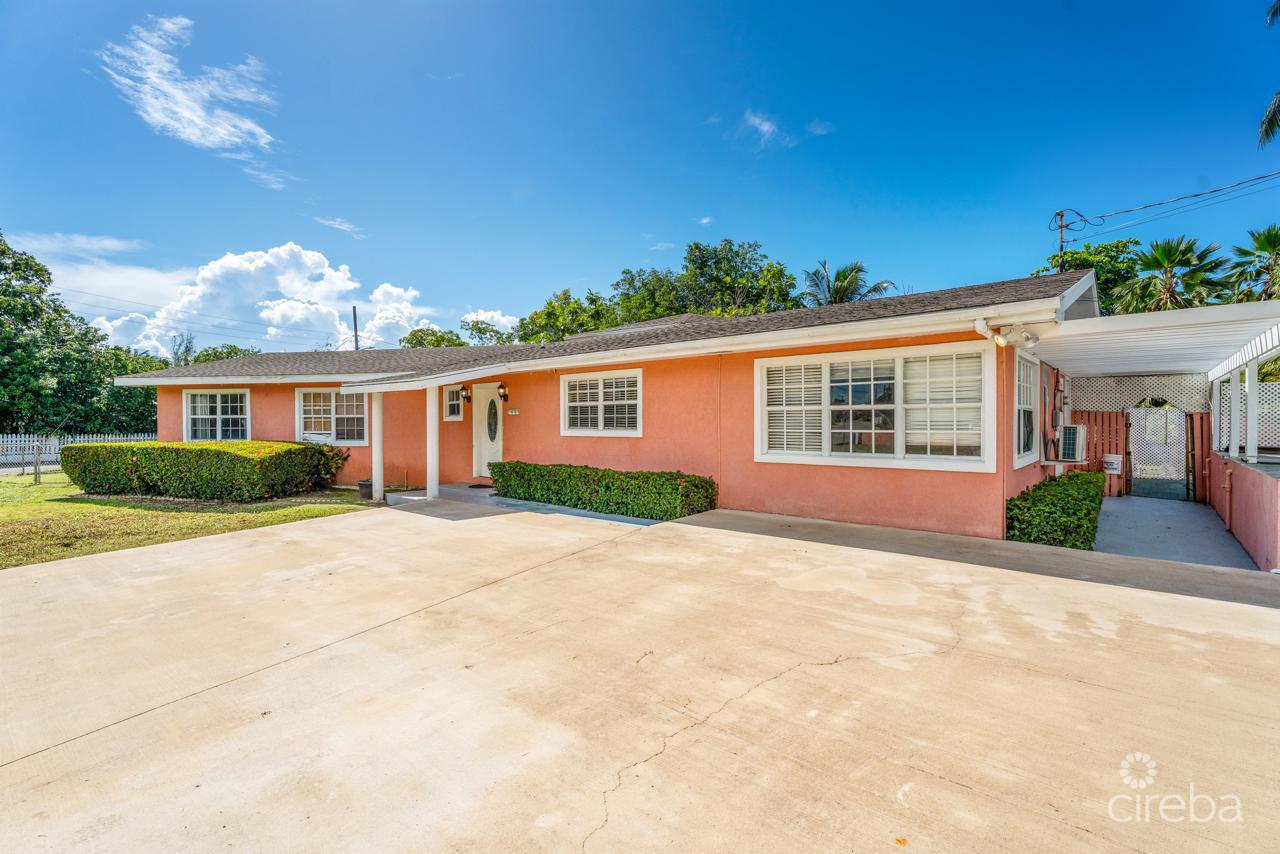 4-bedroom house in Prospect, Grand Cayman — photo 1