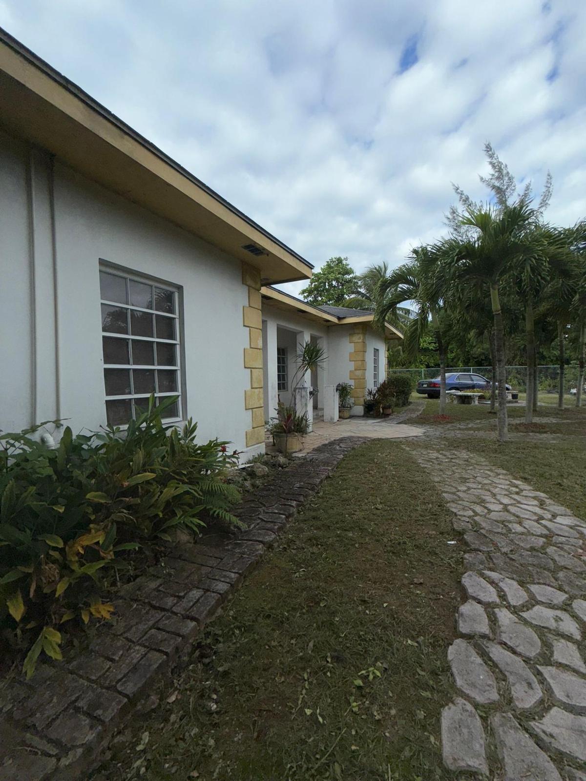 4 bedroom Residence for sale — PALM BREEZE DRIVE N.P. — photo 4