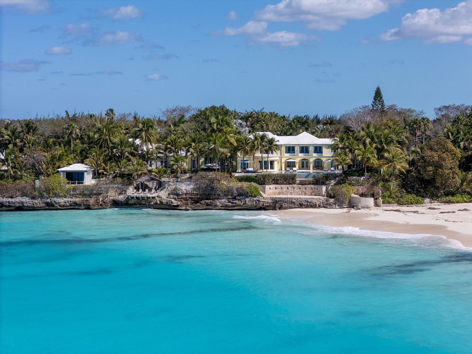 Jungle Cove, Iconic Beachfront Estate — photo 3