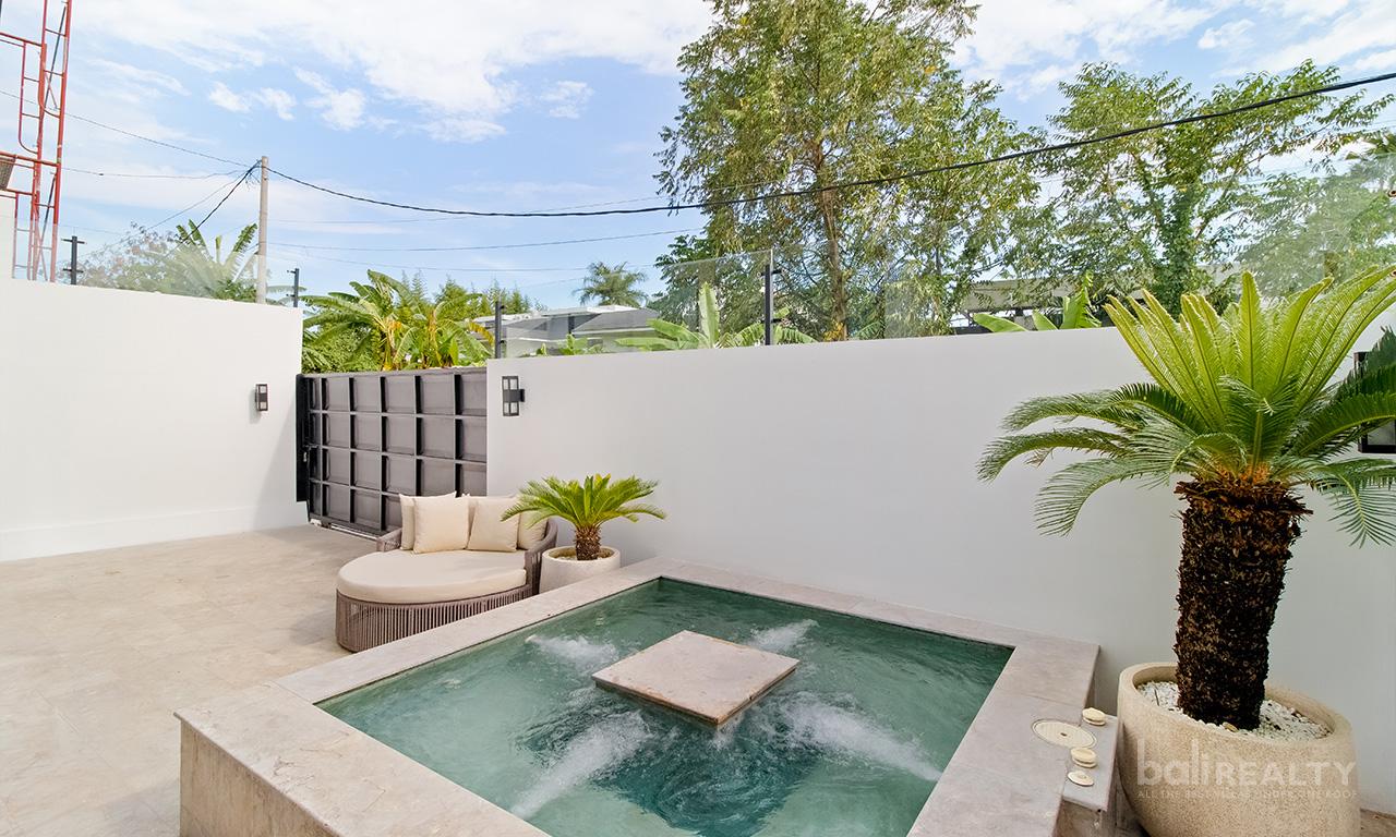 Modern Two-Bedroom Villa with Jacuzzi, 35-Year Lease, Proximity to Pererenan Beach - 2527 — photo 4