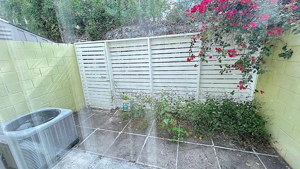 2 Bedroom Apartment for Sale - 14 Collins Avenue, Nassau — photo 1