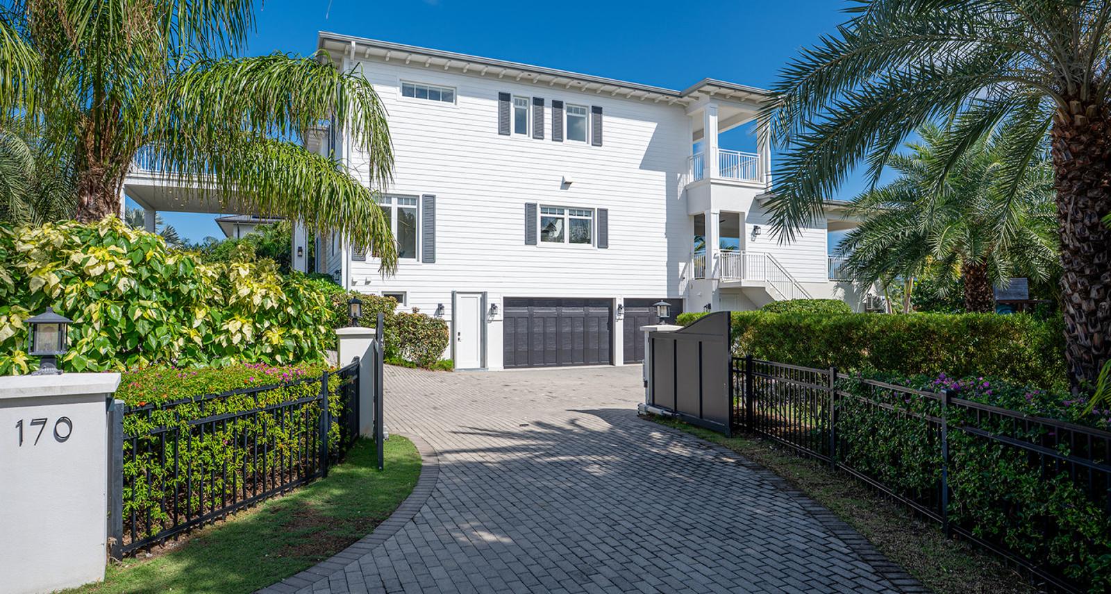 5 Bedroom Villa with Private Pool in West Bay, Cayman Islands — photo 4