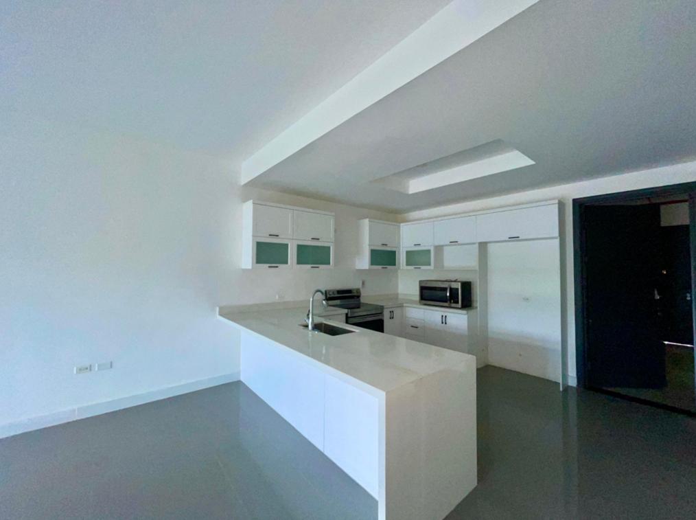 Wellington Drive Residences 2BR Condo — photo 3