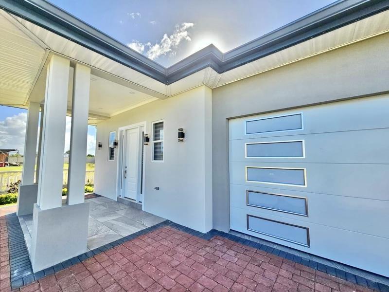 Luxurious Designer Home in Freeport — photo 4