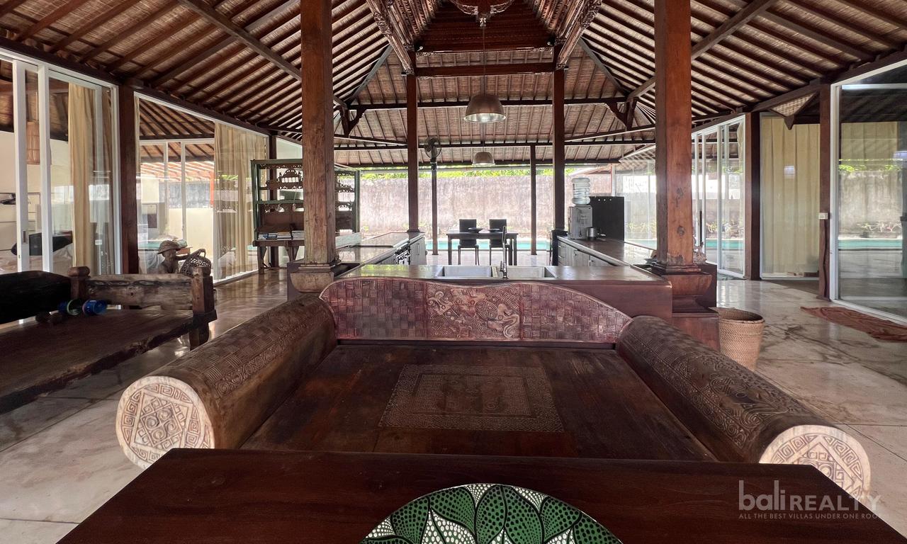 Attention Renovators: Classic Three-Bedroom Joglo Villa with Freehold Title in Peaceful Gianyar – 2756 — photo 5
