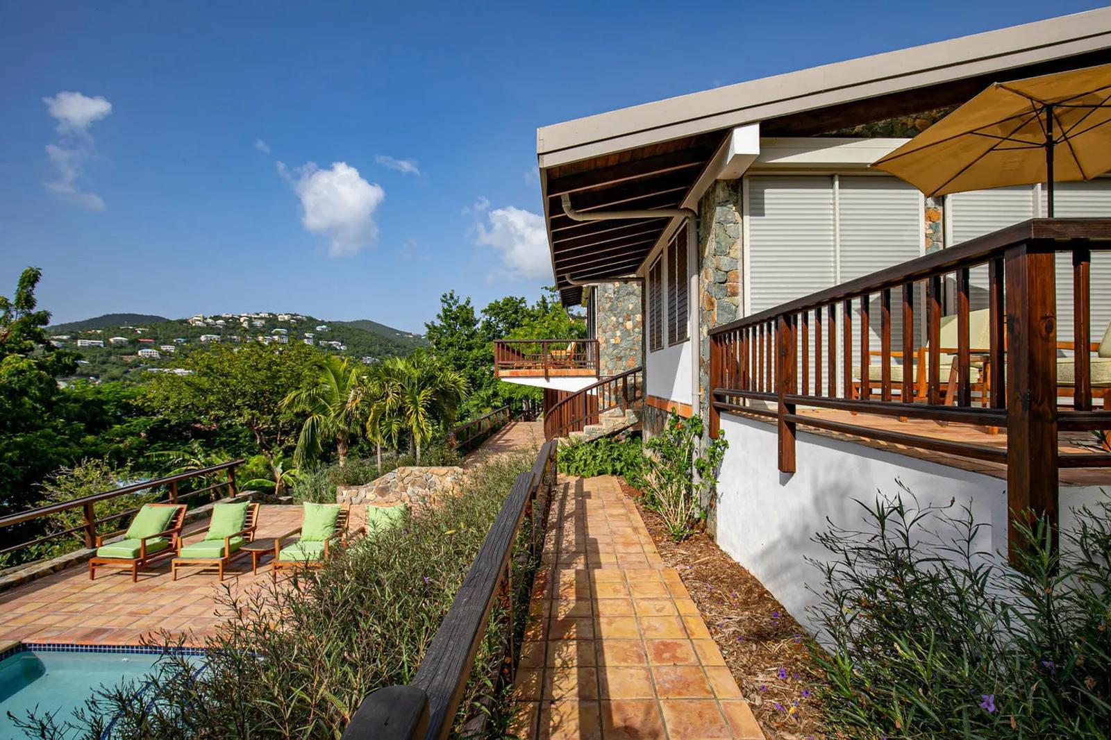 Indo House - Waterfront Villa with Infinity Pool in St. John — photo 5